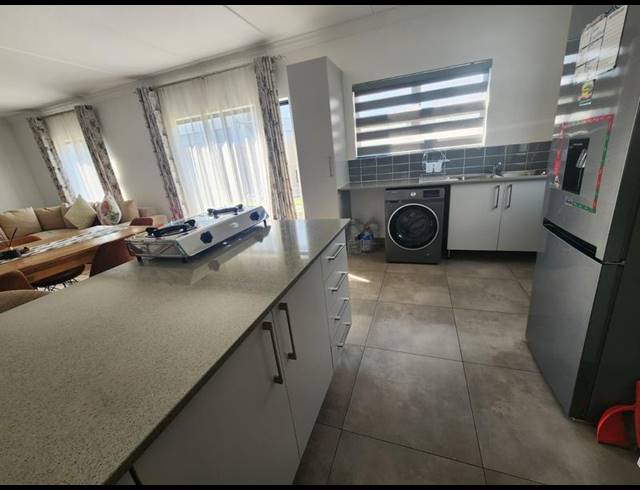 3 BEDROOM HOUSE FOR SALE IN THATCHFIELD